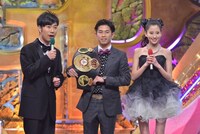 プレゼンターの井岡一翔。(c)ABC