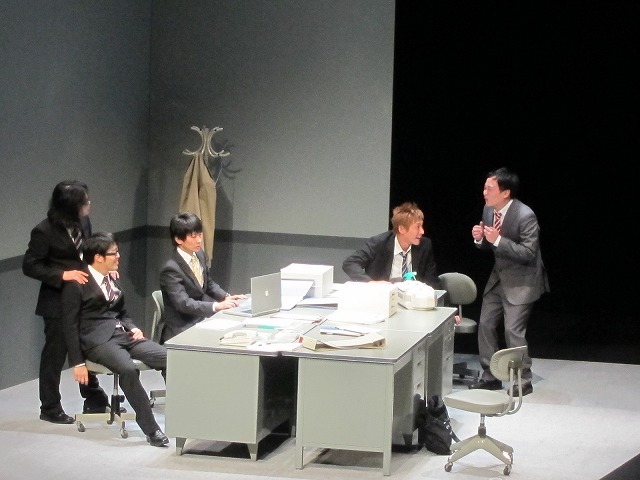 高橋社長率いる社員たち。それぞれにクズっぷりを発揮する。