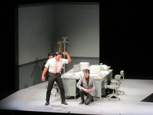 本家の「アパー」。この前に見せた「トゥース」は舞台袖に寄りすぎて暗く、写真に収められず。