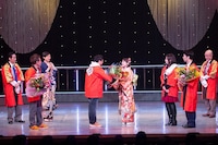 吉本百年物語1月公演「爆発！MANZAIが止まらない」千秋楽の模様。(c)吉本興業