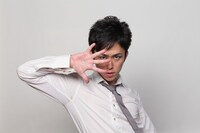 3月22日（金）、東京・ヨシモト∞ホールにて、初のソロライブ「恋～ときめき～」を開催する西村ヒロチョ。