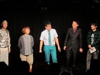 オープニングに登場した、ゆってぃ、田上よしえ、エレファントジョン、MCのキングオブコメディ高橋（左から）。