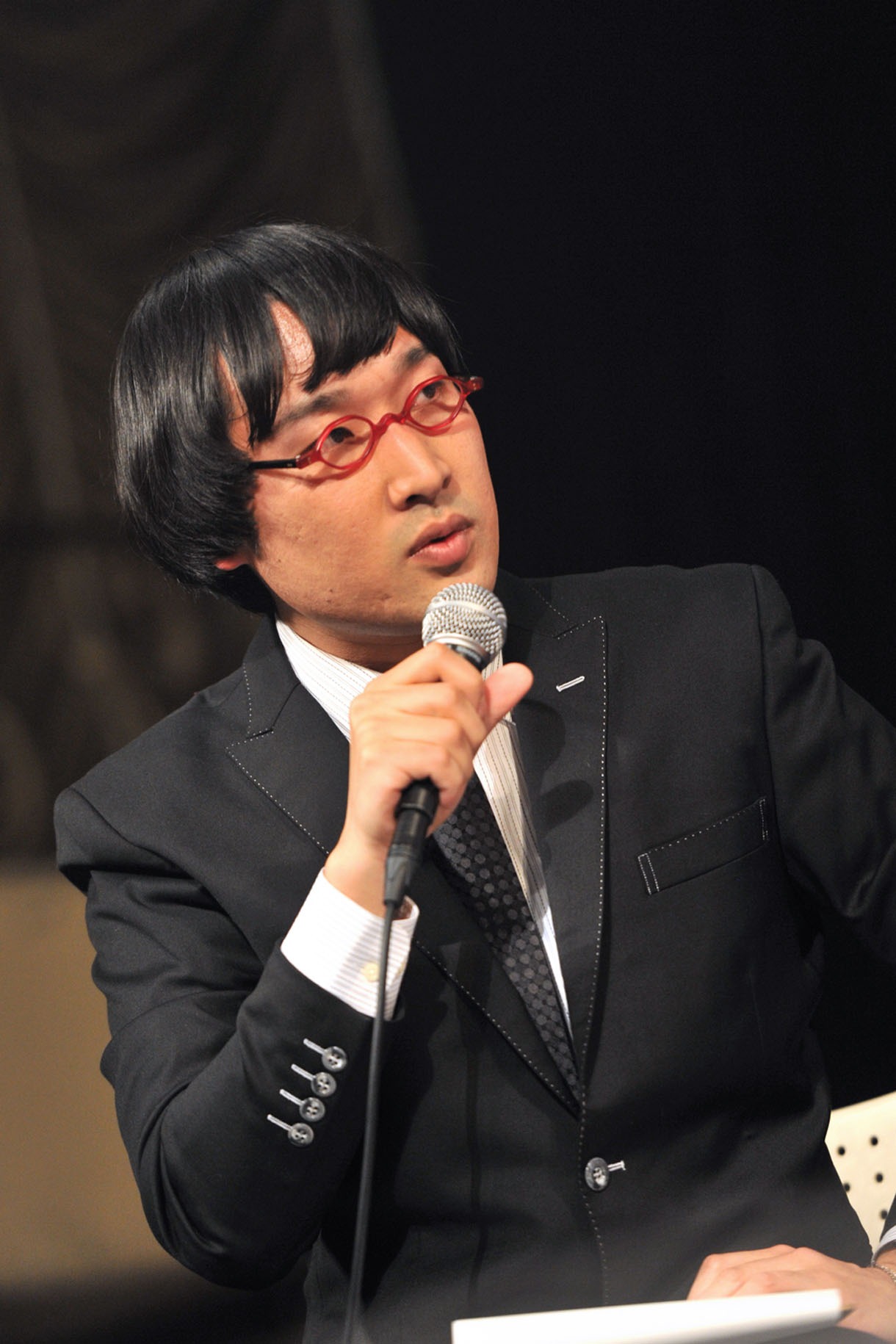 「ももクロ試練の七番勝負 episode.3」で随所にコメント力を発揮した南海キャンディーズ山里。