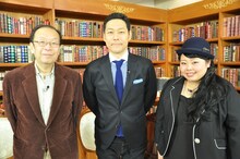 2月7日より毎週木曜深夜放送の「ツキギメ！『ディクショナリーTV 見る日本語ランド』」MCを務める東野幸治（中央）、渡辺直美（右）、金田一秀穂（左）。(c)KTV