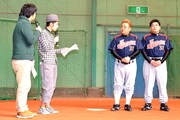 イベントの進行を務めたわらふぢなるお（左）と、サンドウィッチマン。