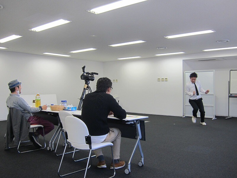 「日10☆演芸パレード」（MBS・TBS系）が行った新世代大型ネタ企画オーディション。写真はトミドコロ。