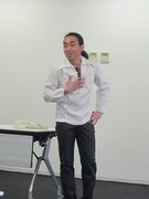 セクシーなソロコントを披露した増谷キートン。