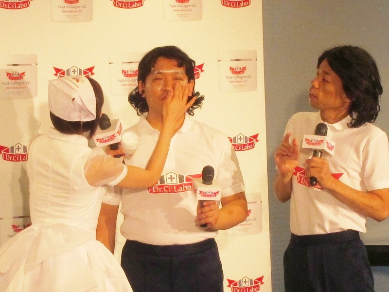 化粧を塗る姿を「プルプルのサザエさん」と言われたよし。