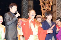 （前列左から）今田、たけし、DaiGo。