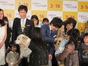 公開記者会見の一場面。