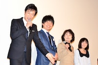 舞台挨拶の様子。