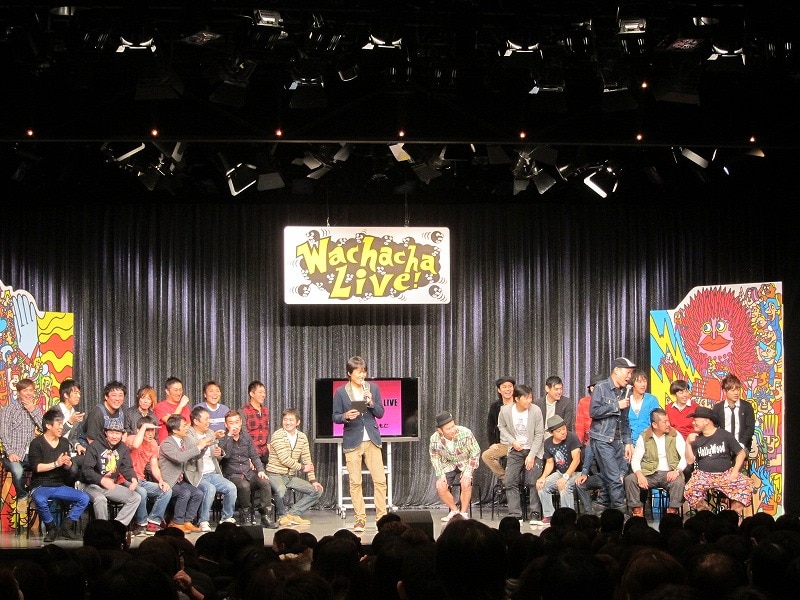 2月6日にルミネtheよしもとにて行われた「WA CHA CHA LIVE 2013」。幕が開いてすぐさま観客をイジり始めるせいじに、出演者も観客も大爆笑。