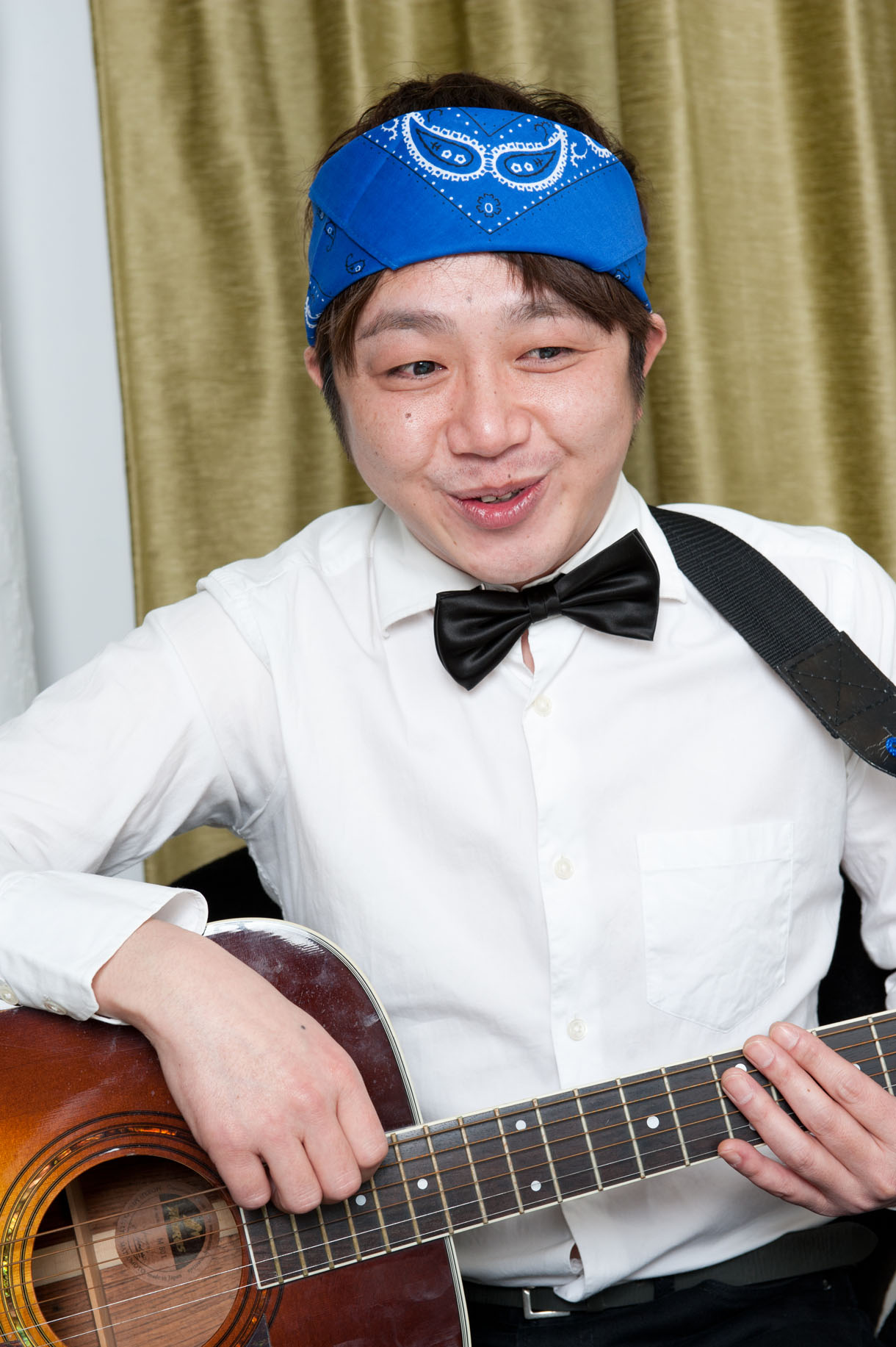 レコ発イベントで甘いものを期待するタクヤ。
