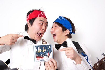 デビューアルバム「ギターは、怒らないから好き」をリリースしたフラミンゴのライブでおなじみの核恋慕。プロデューサー竹森は、舞台の仕事で欠席。