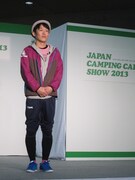 受賞の言葉を真摯に受け止めるヒデ。