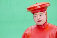 撮影中の渡辺直美。