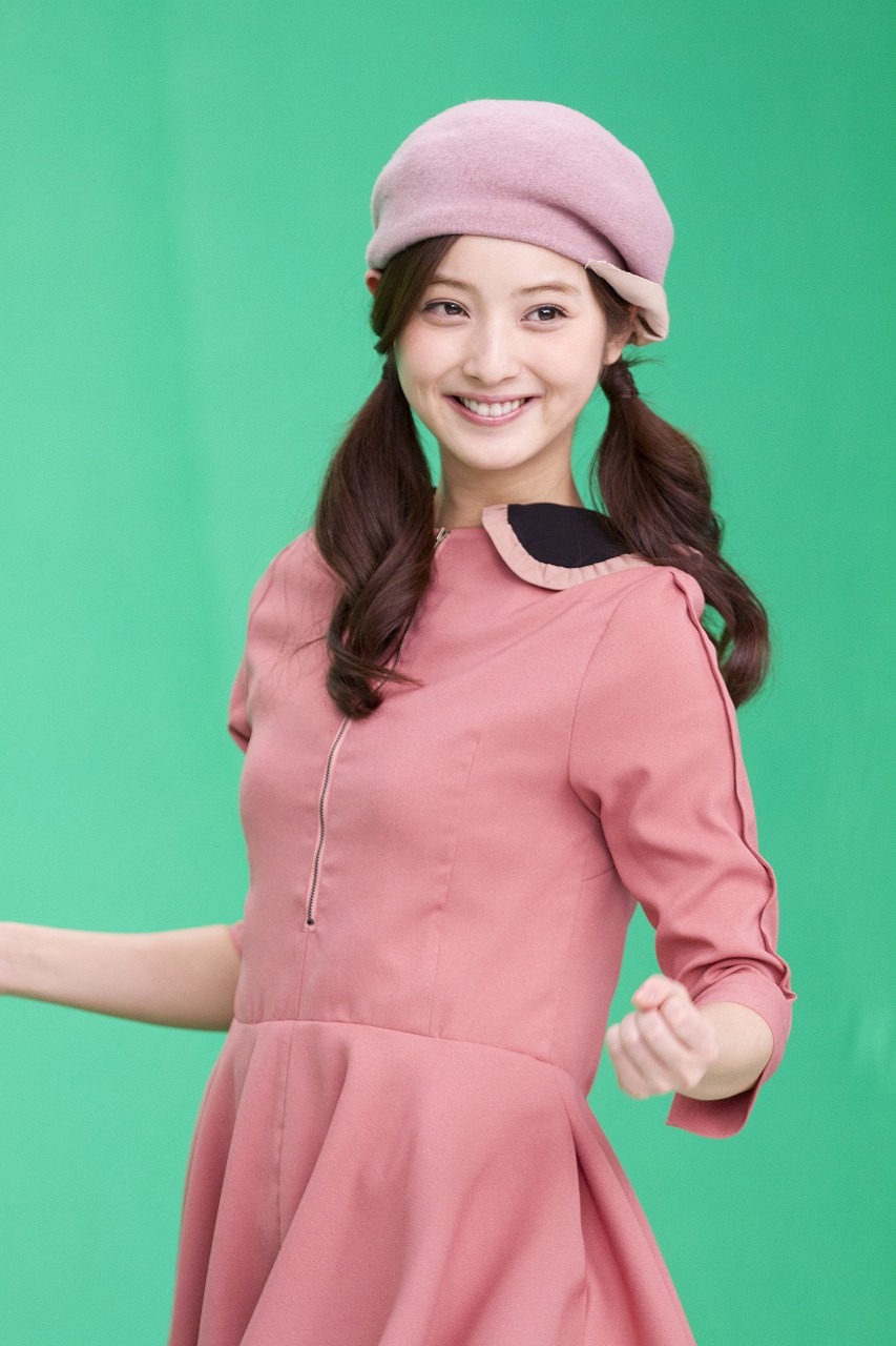 撮影中の佐々木希。