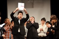 「ワタナベエンターテインメントライブ 冬のスペシャルバージョン～ナンバー1決定戦」で優勝し、ニッポン放送の冠特番への出演権を獲得したBLUE RIVER。