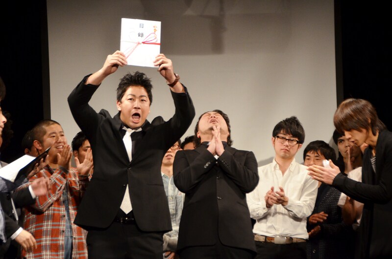 「ワタナベエンターテインメントライブ 冬のスペシャルバージョン～ナンバー1決定戦」で優勝し、ニッポン放送の冠特番への出演権を獲得したBLUE RIVER。