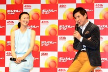 長嶋茂雄のモノマネをする関根勤（右）と、鈴木京香。