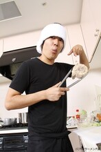 トークイベント「TRYナイト vol.1」に出演するうしろシティ阿諏訪。