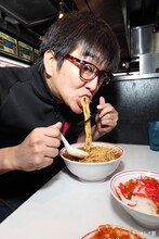 トークイベント「TRYナイト vol.1」に出演する平成ノブシコブシ徳井。