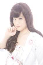 アイドリング!!!のシングル「さくらサンキュー」の広告に女装姿で登場しているバカリズム。