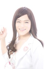 アイドリング!!!のシングル「さくらサンキュー」の広告に女装姿で登場しているバカリズム。