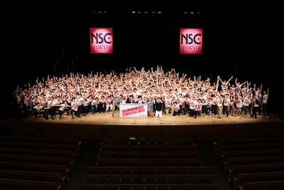東京・渋谷公会堂、大阪・NHKホール大阪にて開催された「NSC大ライブ2013 ～史上最多1000人の芸人が本日誕生!?」。写真は東京会場。