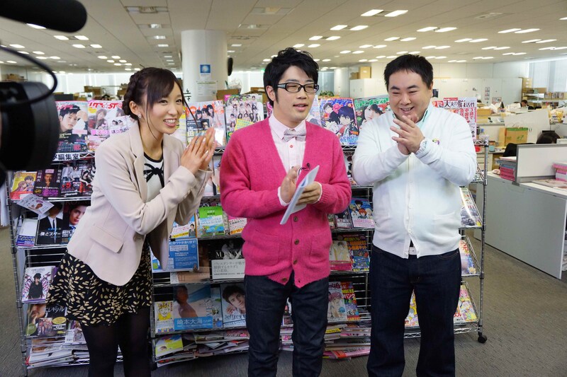 「アニメのキカク」の「アニメ雑誌の記者体験☆キカク」に出演するドランクドラゴンと吉木りさ（左）。(c)ひかりTV