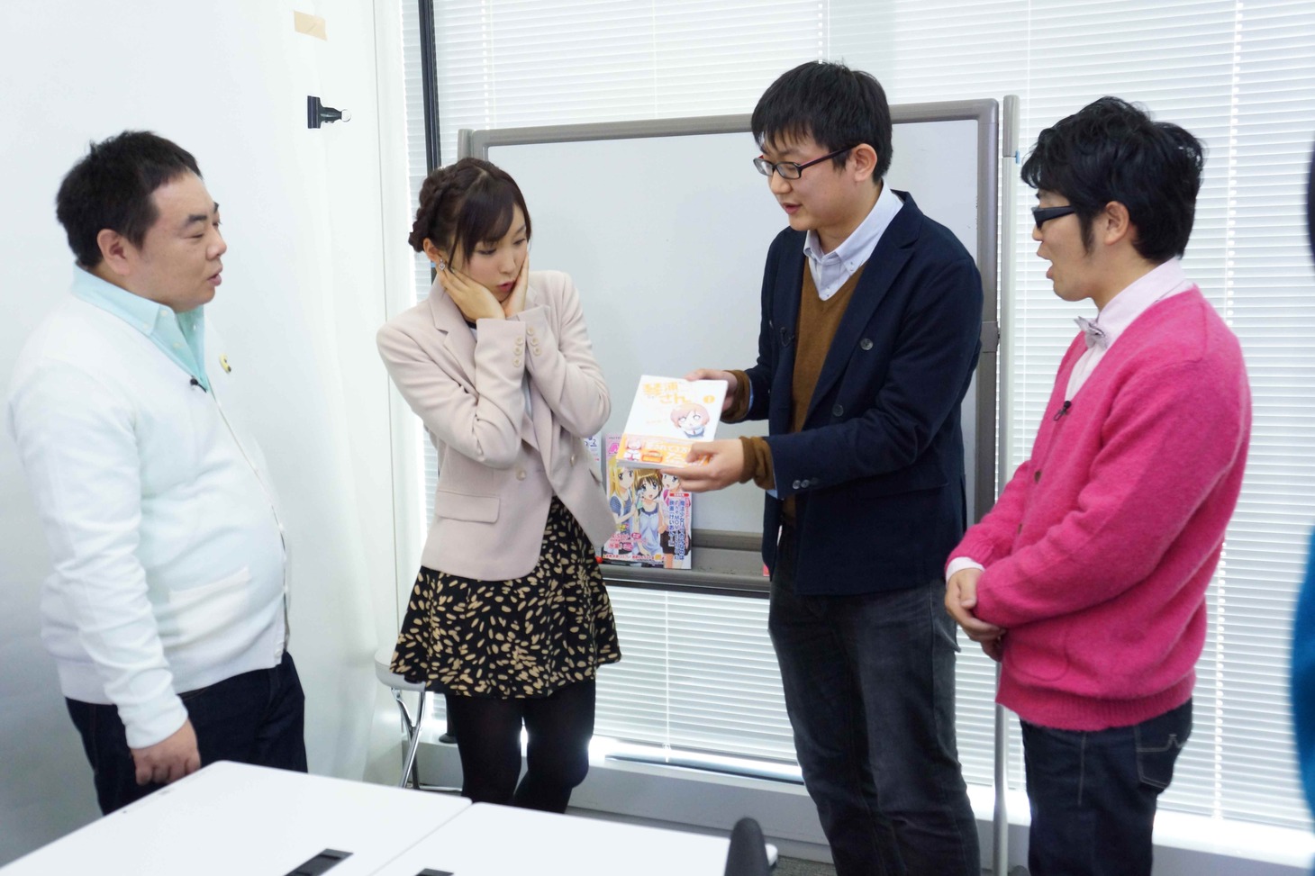 「アニメ雑誌の記者体験☆キカク」の一場面。(c)ひかりTV