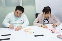 「アニメ雑誌の記者体験☆キカク」の一場面。(c)ひかりTV