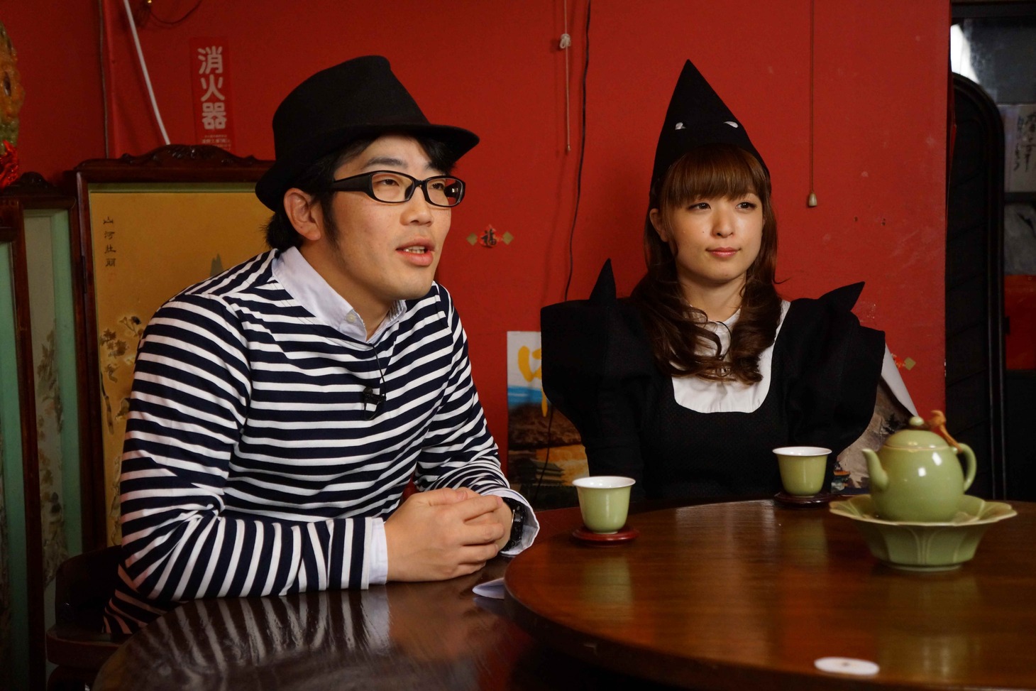 「鈴木拓のアニメトラン！」に出演するドランクドラゴン鈴木（左）と、BiSのプー・ルイ（右）。(c)ひかりTV