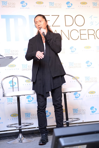 「TRFイージー・ドゥ・ダンササイズ」について語るSAM。
