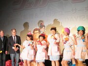 お菓子の国から来たというかわいい衣装で登場したシュガーズ。