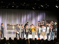 本坊の恐怖トークによって訪れたいかんともしがたい空気を、イケメンポーズで払拭した井上に拍手喝采。