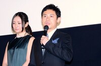 伊藤淳史（中央）と木村文乃（左）。伊藤は「撮影の2カ月前からずっと練習してきた。そこをぶつけてやろうと思った」と撮影にかけた思いを明かした。