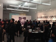 キングコング西野のニューヨークでの絵本絵画展「Akihiro Nishino Solo Art Exhibition」の様子。(c)吉本興業