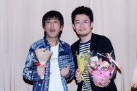映画「チチを撮りに」公開記念トークイベントに登場したブラックマヨネーズ吉田（右）と、中野量太監督（左）。