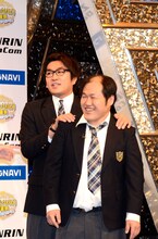 三浦マイルド（手前）と、平成ノブシコブシ徳井（奥）。