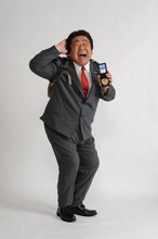 「木曜ミステリー 刑事110キロ」で主演を務めるホンジャマカ石塚。(c)テレビ朝日