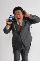 「木曜ミステリー 刑事110キロ」で主演を務めるホンジャマカ石塚。(c)テレビ朝日