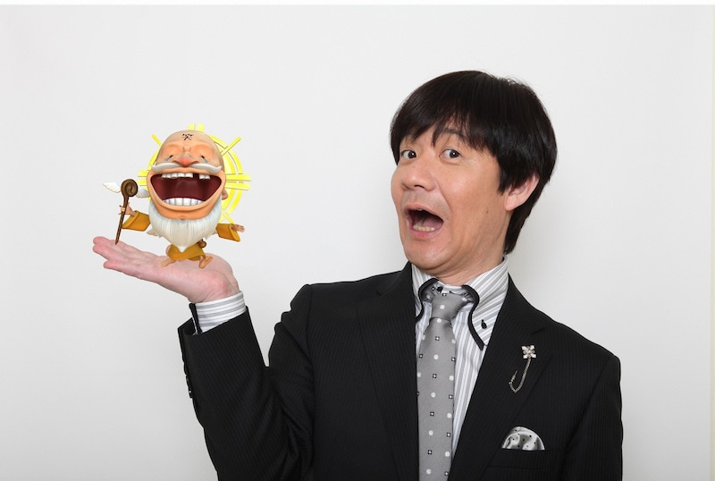 新番組「笑神様は突然に…芸能人のプライベートに笑いの神が降りた瞬間」のMCを務めるウッチャンナンチャン内村光良。(c)日本テレビ