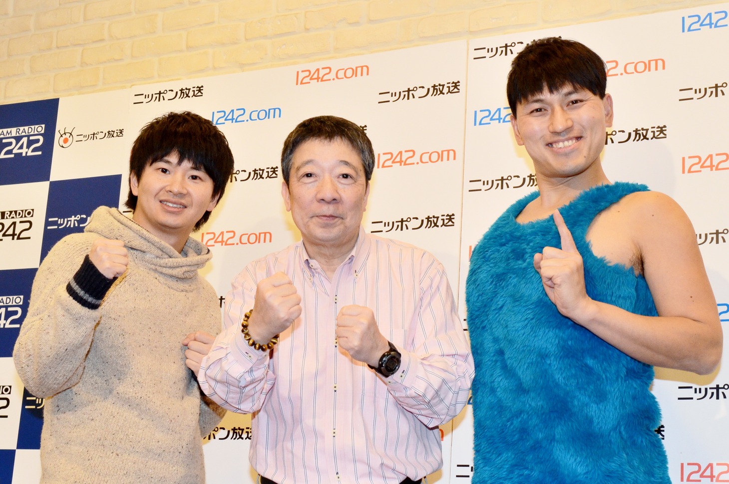 「オールナイトニッポン 45時間スペシャル」総合司会の笑福亭鶴光（中央）と、オードリー。