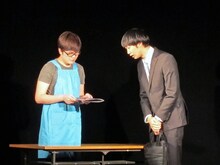 ラバーガールの訪問販売のコント。コントを活かすため、ある単語について「言いかえよう」と議論が広がった。