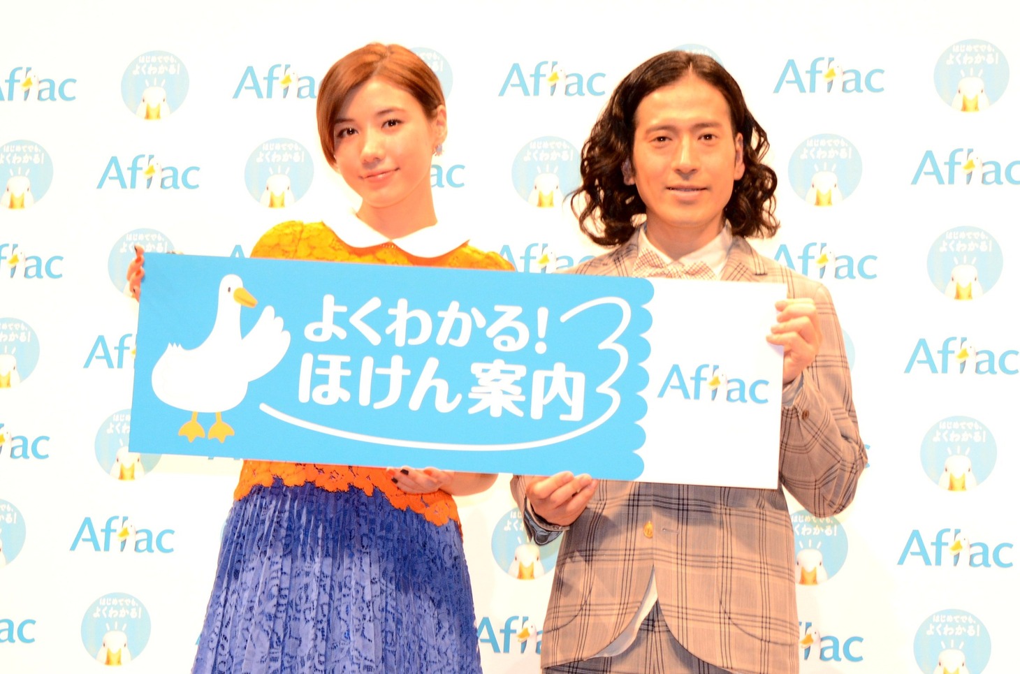 仲里依紗（左）とピース又吉（右）。