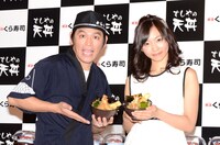 ますだおかだ岡田（左）と吉木りさ（右）。