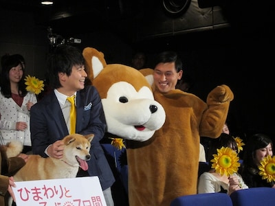 映画「ひまわりと子犬の7日間」のHOT PEPPER独占・女子会試写会「女子会 with HOT PEPPER」に登場したオードリー若林とサプライズゲストの相方・春日。