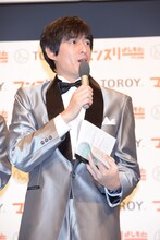 「2位のロザンを大きく引き離して、“会社の犬芸人”7年連続1位です」と自己紹介した博多大吉。