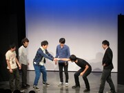 うしろシティのネタの一部を再現してみせる篠宮。